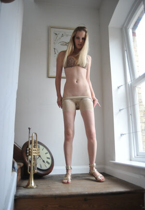 Gorgeous blonde lassie in sandals doffs pantyhose to reveal yummy coochie