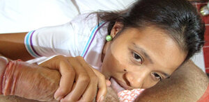 18-19 year old Philippine slut spreads legs to get unprotected genital cumshot by a white dude