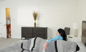 Breathtaking brunette wants to steal the bf of her stepsis