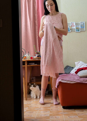 Dark hair broad knows how to surprise you with a juicy bum