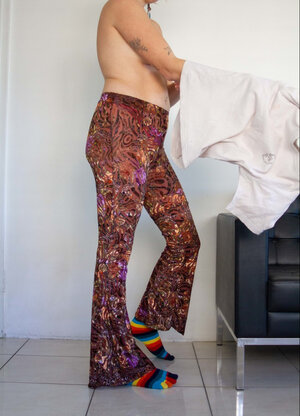 Short hair broad is ready to show pussy and be lustful too