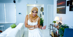 Hijab sweetie has a perfect body and we get to see her fuck