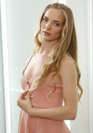 Hot Demi Sutra and also Lana Sharapova appreciate their first interracial