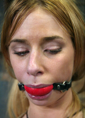 Lain Oi gets hogtied in a porno gallery