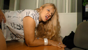 Makes her hold his love pole deep inside her pussy even tho it's BIG