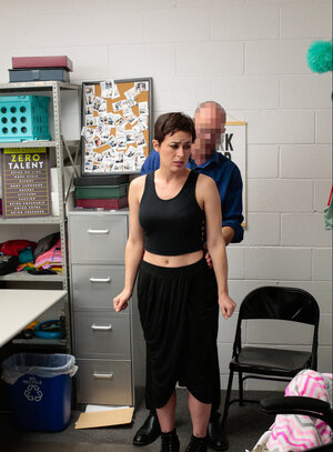 Olive Glass enjoys a rough sex with Wrex Oliver in the office