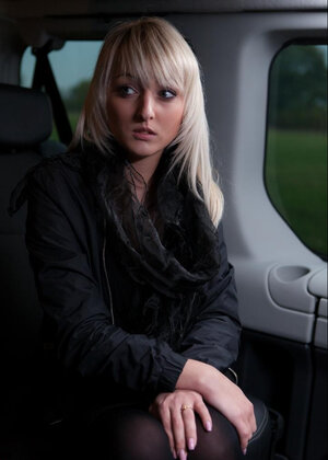 Driver calms widow Katy Rose with deep backseat pounding