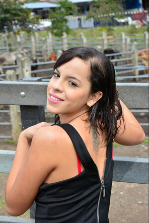 Chick from Colombia shows her firm butt while outside