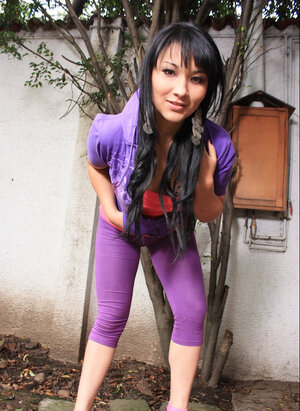 Sporty Hispanic broad showing off her round tush and plus natural bra buddies