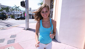 Pre-fame Riley Reid showing off her fabulous young-looking tight bod