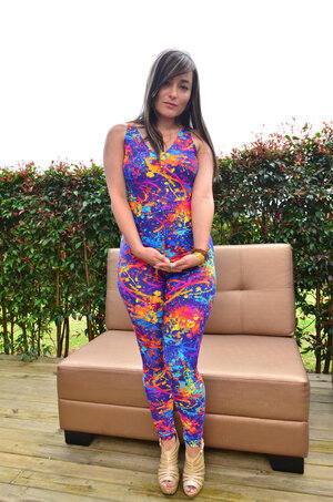 Jennifer Rojas shows her damn first-cltooshie tooshie in a snug outfit