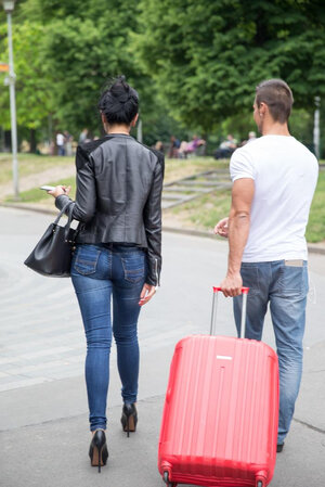 Mind-blowing Russian brunette Kira Queen catches the eye of a hand alsosome stranger at the airport and also wastes no time