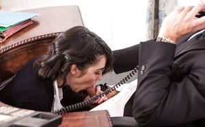 President's stepdaughter unzips secret service agent to quench oral needs