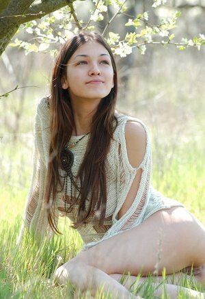 Dream gal with skinny waist amazes with a pair of big natural boobs she has