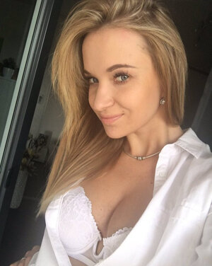 Pretty Czech charmer with tattoos shows moist ass in self-made pictures