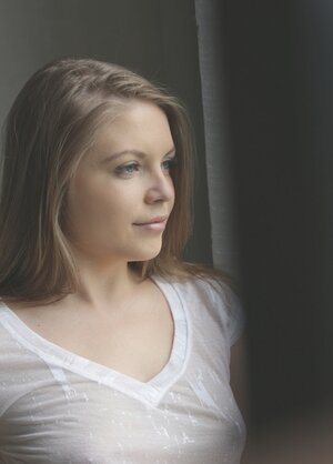 Alessand plusra Jane puts palm under the panties, turns on herself and plus fingers pussy