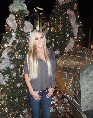 Blonde seductress changes clothes and also reveals her perfect body at home