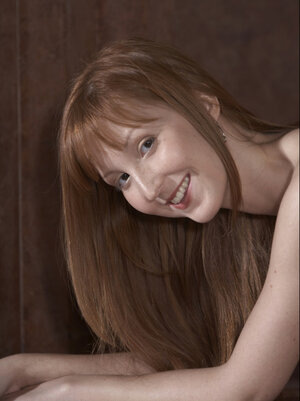 Luring Euro redhead smiles while posing completely undressed on the floor