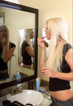 Profligate waitress goes on job without failing to show off round boobs